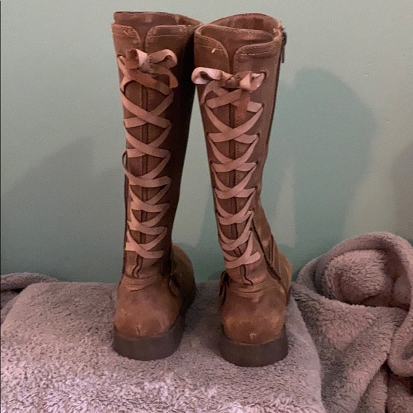 Girls 3 tall lace back zip up boots in tan. - Picture 3 of 7